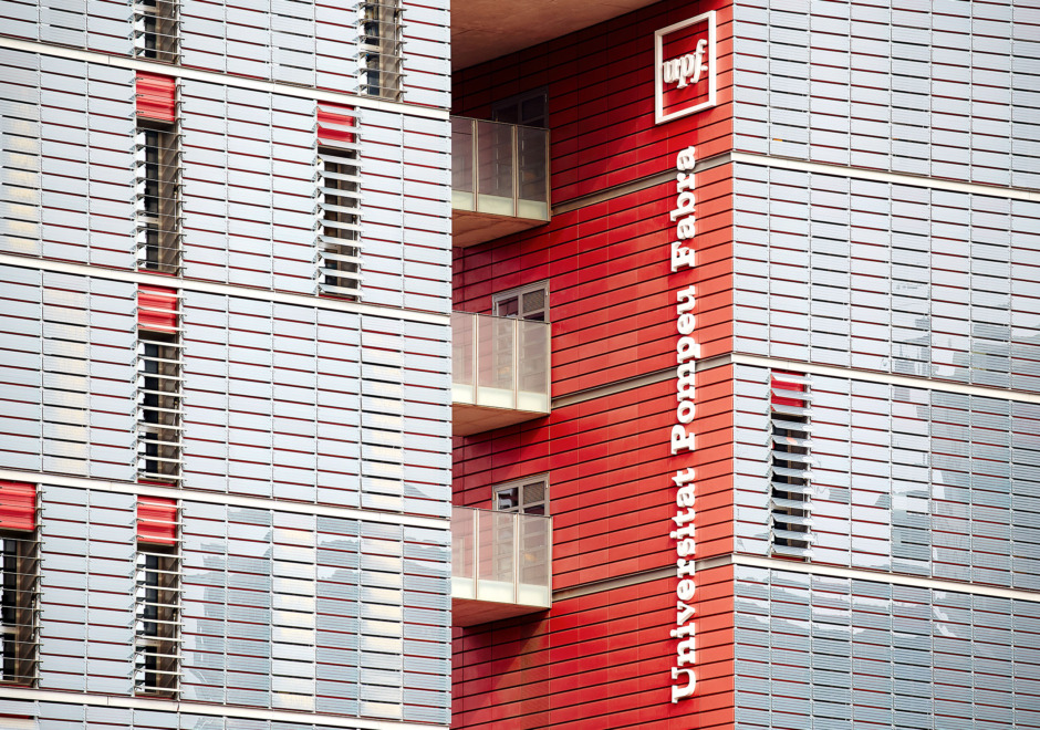 UPF signage at Poblenou campus – Clase bcn