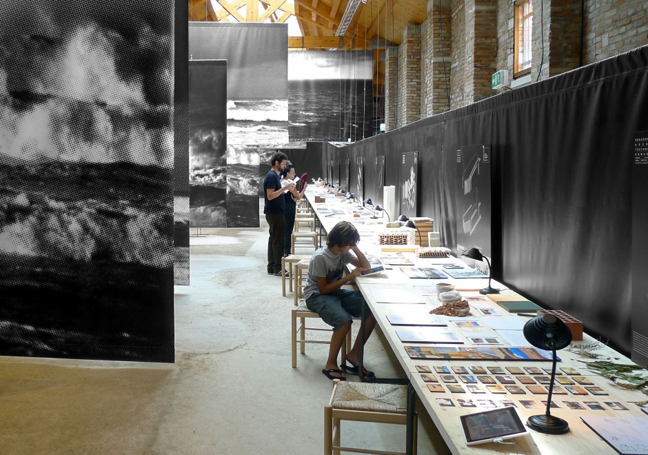 diseño de espacios exposición vogadors institut ramon llull clase bcn – Clase bcn