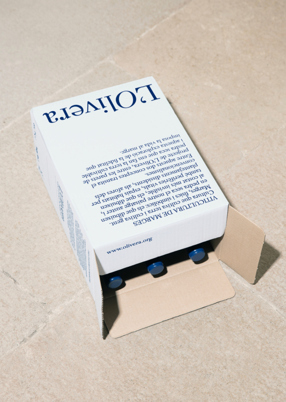 L’Olivera wine bottle boxes featuring minimalist design and premium packaging – Clase bcn