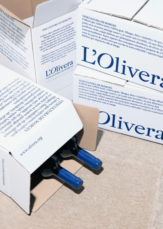 L’Olivera wine bottle boxes featuring minimalist design and premium packaging – Clase bcn