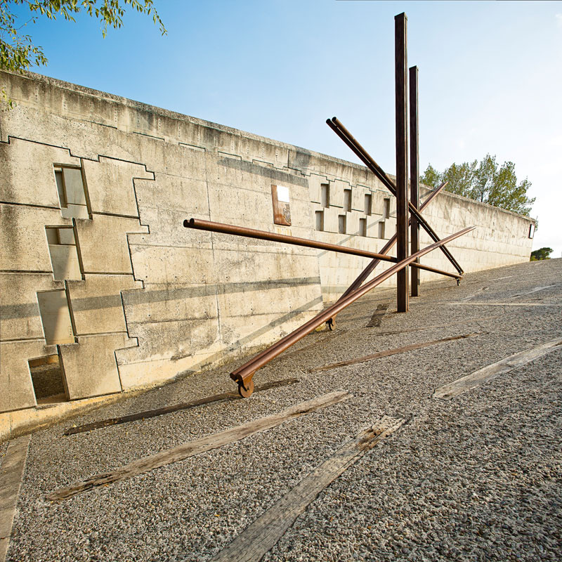 Walking access, crosses. Igualada Cemetery, Igualada, Barcelona. Spain. – Clase bcn